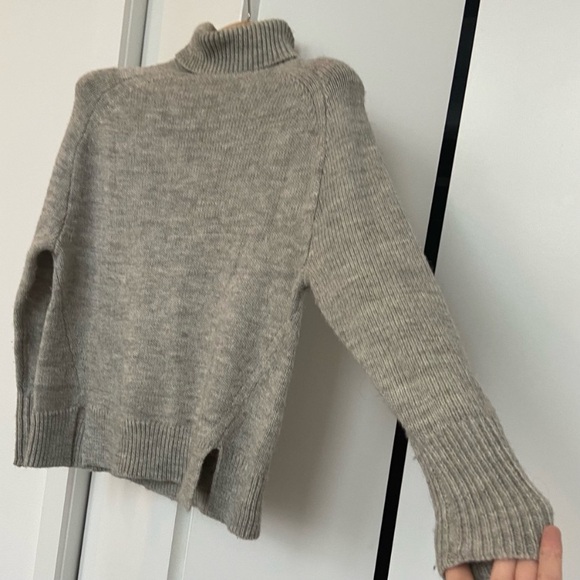 J. Crew - Turtleneck Sweater with Notched Hem - Gray - Size XS - E5934 - Picture 6 of 15